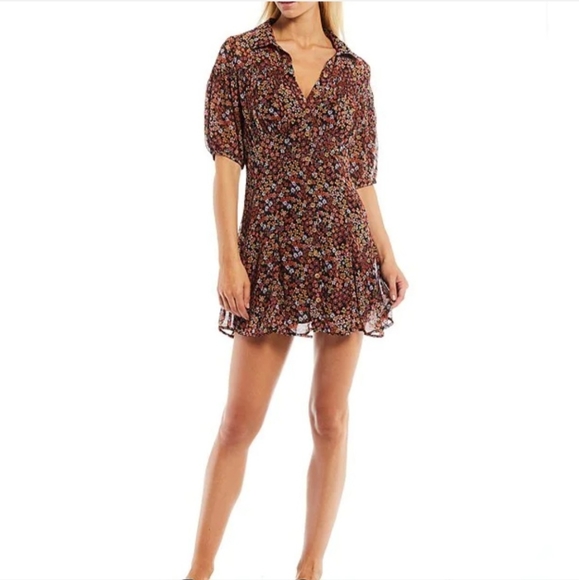 Free People Dresses & Skirts - Free PeopleBonnie Floral Print Point Collar V-Neck Button Front Puff Short Sleev